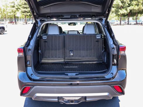 Used 2023 Toyota Highlander Limited AWD/4WD image 33