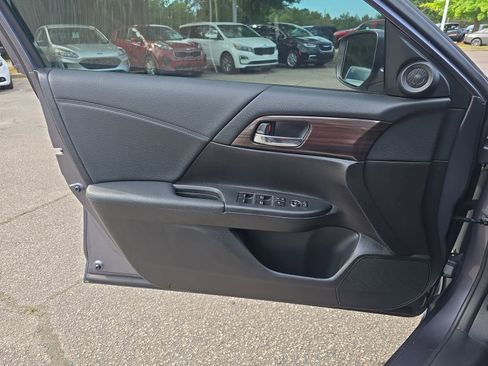 Used 2016 Honda Accord EX image 24