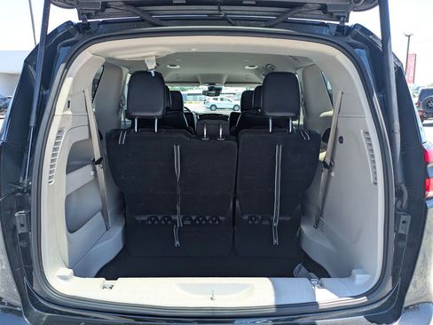 Used 2023 Chrysler Pacifica Touring-L FWD image 28