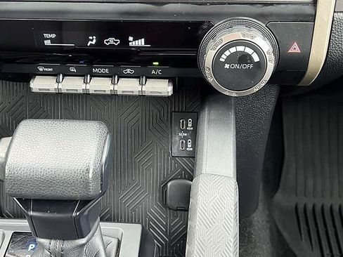 Used 2024 Toyota Tacoma SR5 AWD/4WD image 33