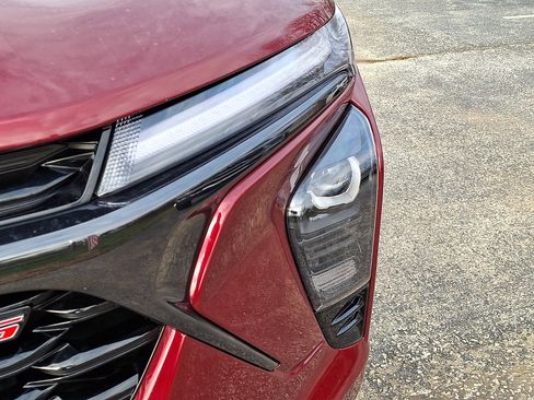 Used 2024 Chevrolet Trax RS w/ Sunroof Package image 11