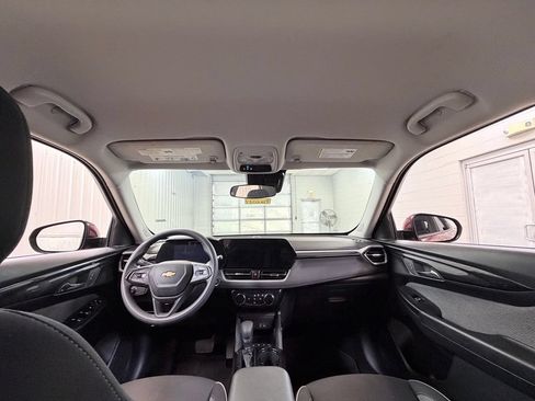 Used 2025 Chevrolet TrailBlazer LT AWD/4WD image 21
