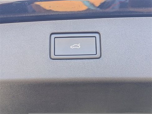 New 2026 Volkswagen Tiguan SE R-Line image 14