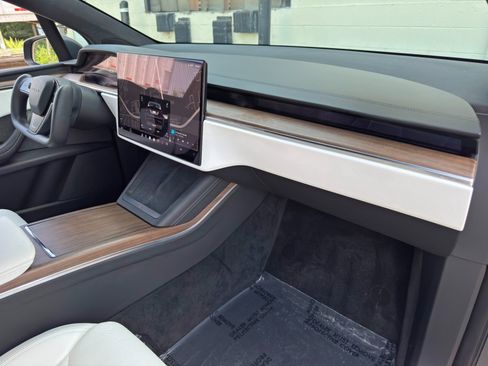 Used 2023 Tesla Model X AWD/4WD image 14