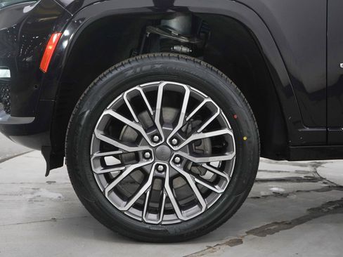 Used 2022 Jeep Grand Cherokee L Summit image 34