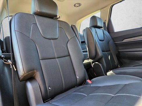 Used 2022 Kia Telluride EX w/ EX Premium Package image 17