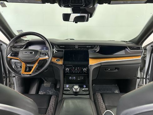 Used 2022 Jeep Grand Cherokee Summit AWD/4WD image 18