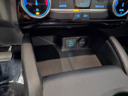 Used 2022 Ford Escape SE image 25