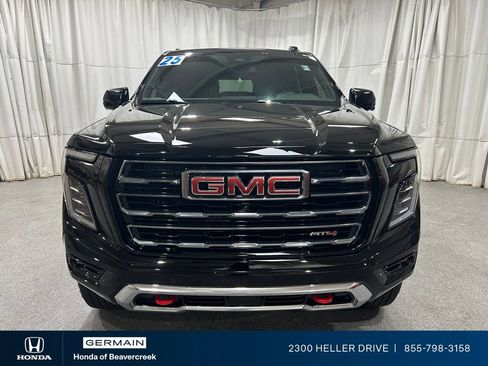 Used 2025 GMC Yukon AT4 AWD/4WD image 3