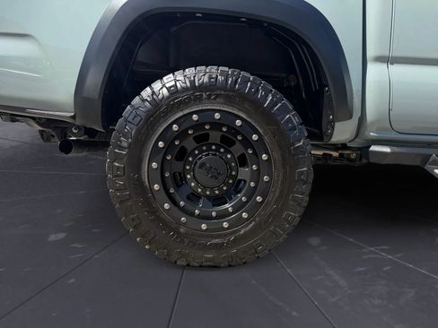Used 2023 Toyota Tacoma TRD Off-Road w/ TRD Premium Off Road Package AWD/4WD image 31