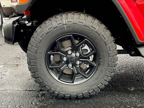 New 2025 Jeep Gladiator Sport image 12