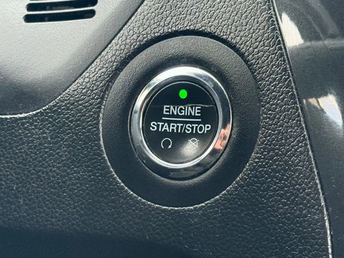 Used 2018 Ford Explorer XLT image 39