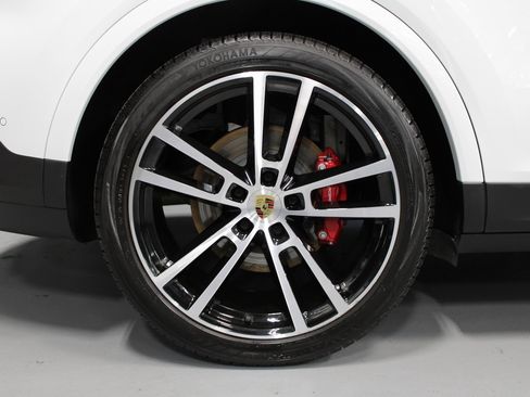 Certified 2024 Porsche Cayenne S image 14