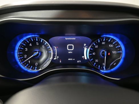 Used 2023 Chrysler Pacifica Touring-L FWD image 27