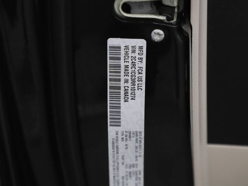 Used 2024 Chrysler Voyager LX image 23