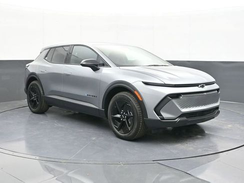 New 2026 Chevrolet Equinox EV LT image 19