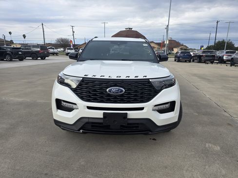 Used 2024 Ford Explorer ST-Line w/ Class IV Trailer Tow Package image 8