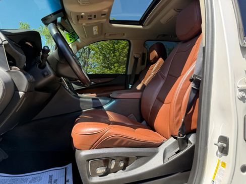 Used 2018 Cadillac Escalade Premium Luxury AWD/4WD image 9