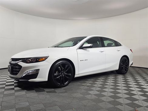 Used 2023 Chevrolet Malibu LT image 3