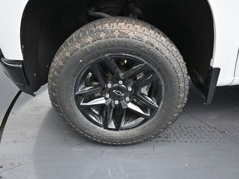 Used 2022 Chevrolet Silverado 1500 LT Trail Boss w/ Safety Package AWD/4WD image 9
