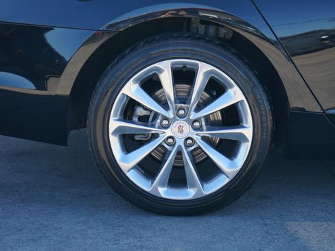 Used 2013 Cadillac XTS Premium image 3