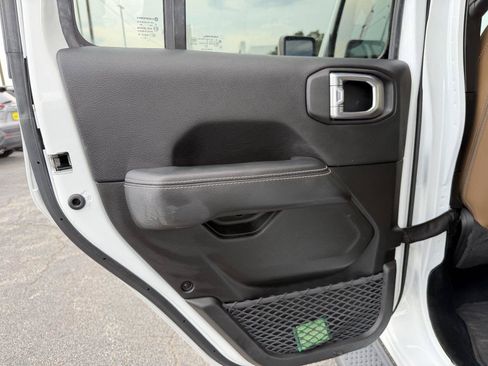 Used 2023 Jeep Wrangler Unlimited Sahara w/ Cold Weather Group AWD/4WD image 17
