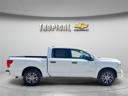 Used 2023 Nissan Titan SV image 6