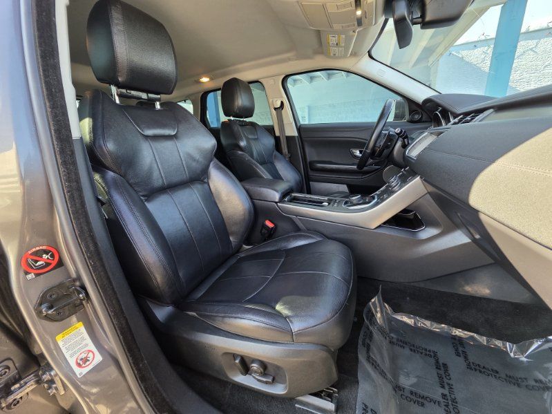 Used 2019 Land Rover Range Rover Evoque SE AWD/4WD image 17