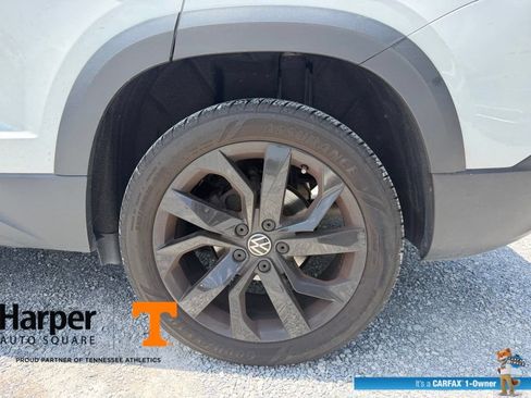 Used 2023 Volkswagen Taos SE w/ Panoramic Sunroof Package FWD image 21