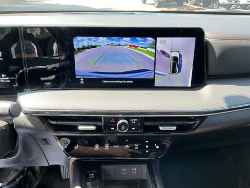 Used 2025 Nissan Kicks SR w/ SR Premium Package FWD image 18