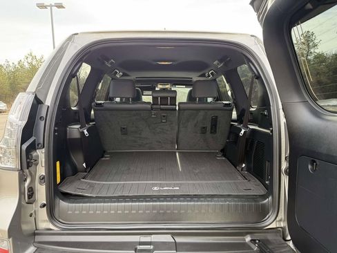 Used 2023 Lexus GX 460 Premium w/ Premium Package image 28