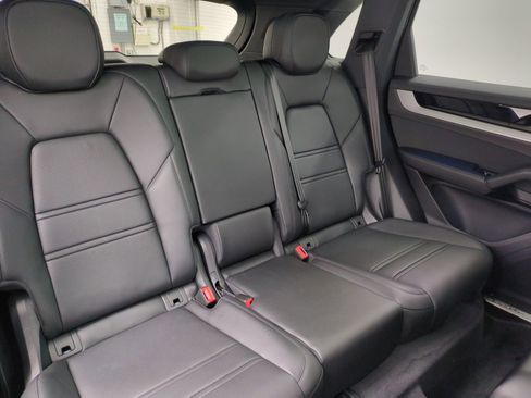 Certified 2025 Porsche Cayenne AWD/4WD image 23