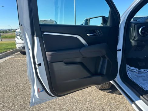 Used 2023 Chevrolet Colorado Z71 w/ Z71 Convenience Package 2 AWD/4WD image 19
