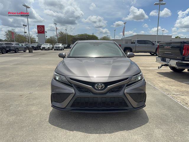 Used 2021 Toyota Camry SE FWD image 2