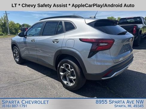 Used 2024 Chevrolet Trax LT FWD image 5