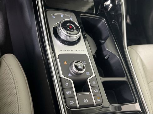 Used 2022 Kia Sorento SX Prestige w/ Panoramic Sunroof Package image 17
