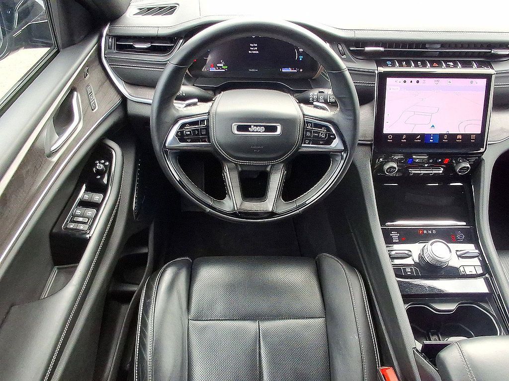 Used 2022 Jeep Grand Cherokee Overland w/ Advanced Protech Group III AWD/4WD image 27