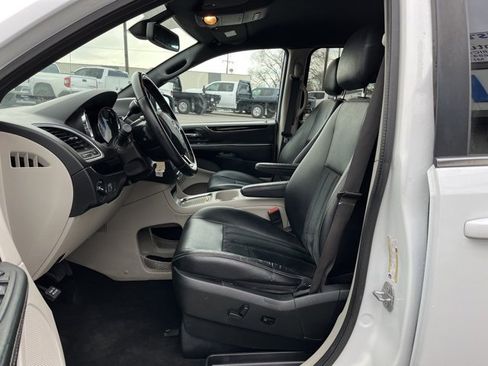 Used 2018 Dodge Grand Caravan SXT image 37