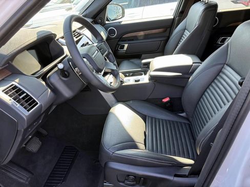 Used 2025 Land Rover Discovery S image 11