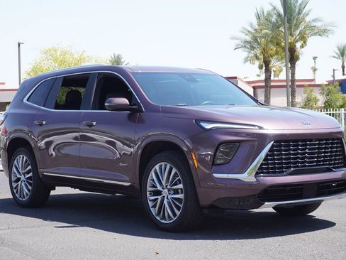 Used 2025 Buick Enclave Avenir w/ Super Cruise Package FWD image 5