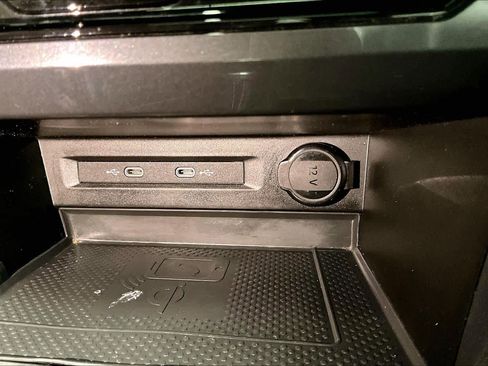 Used 2022 Volkswagen Tiguan SE R-Line image 37