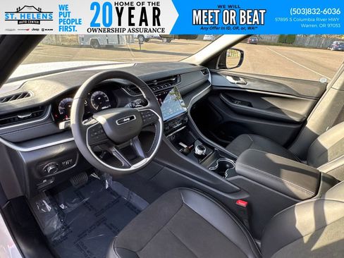 New 2025 Jeep Grand Cherokee Altitude image 15