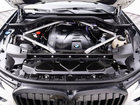 Used 2024 BMW X7 xDrive40i w/ M Sport Package image 31