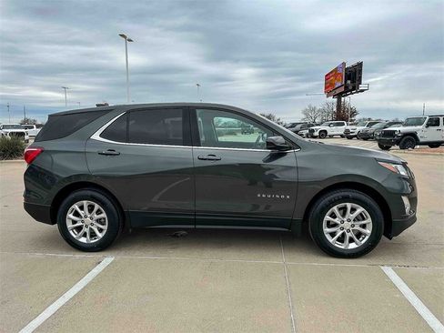 Used 2019 Chevrolet Equinox LT image 2