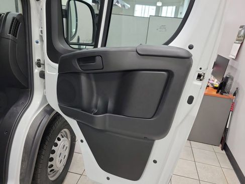 Used 2024 RAM ProMaster 2500 image 31