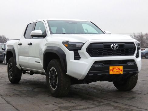 Used 2025 Toyota Tacoma TRD Off-Road image 35