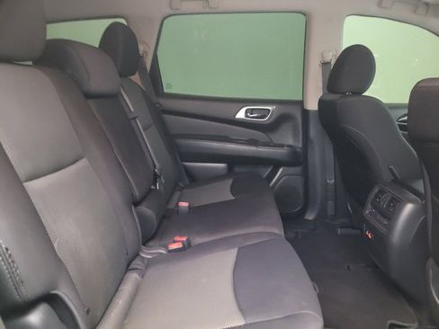 Used 2020 Nissan Pathfinder SV image 19