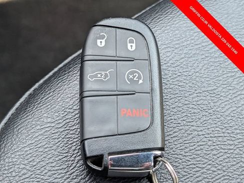 Used 2025 Jeep Compass Latitude w/ Convenience Group AWD/4WD image 30