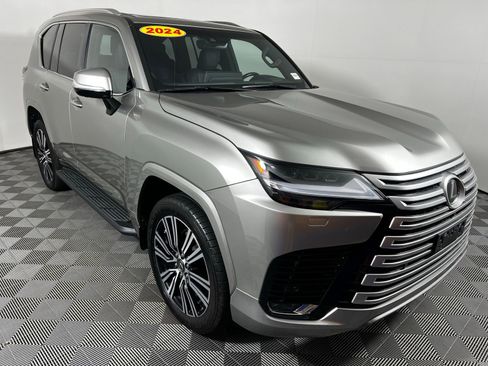 Used 2024 Lexus LX 600 4WD w/ Luxury Package image 3
