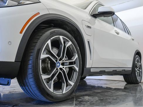 Used 2023 BMW X5 xDrive45e w/ Climate Comfort Package image 9